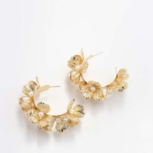 A Rhodium plating floral statement ring adorned with small pearls, showcasing an elegant and modern design on a white background.