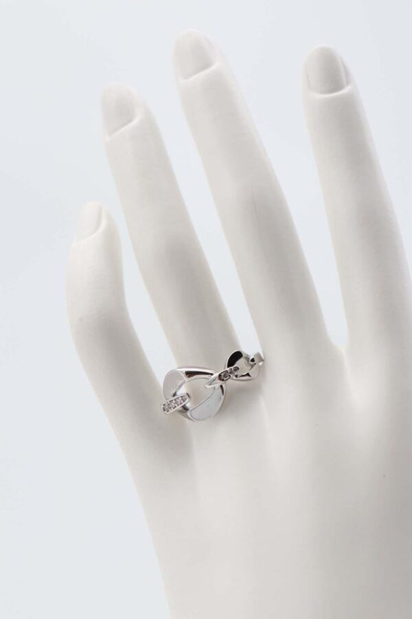 Silver linked heart ring with crystal accents