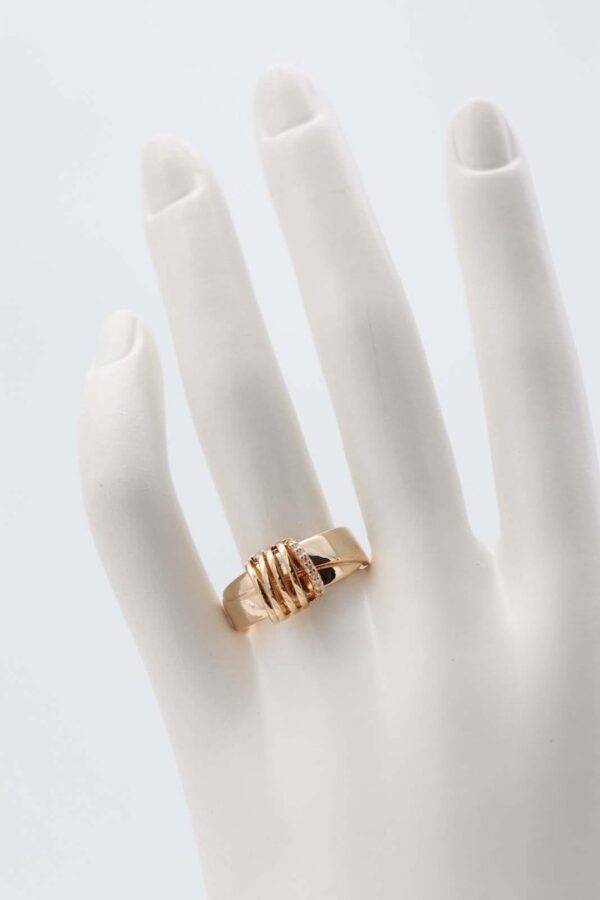 Gold spiral band ring with crystal details