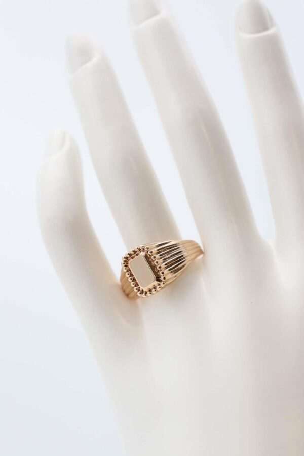 Elegant gold openwork ring with beaded edges