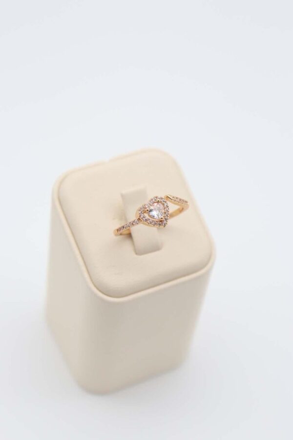 Rose gold heart halo ring with sparkling details